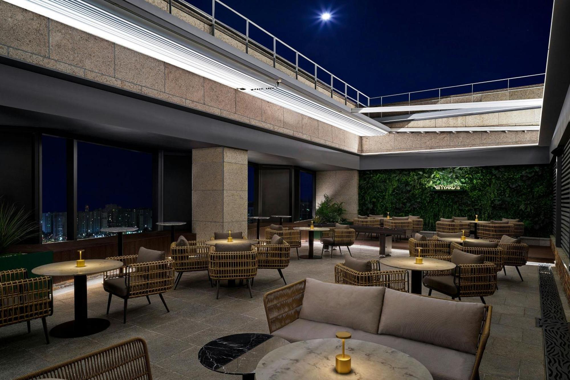 Courtyard By Marriott Seoul Botanic Park Hotel Exterior photo